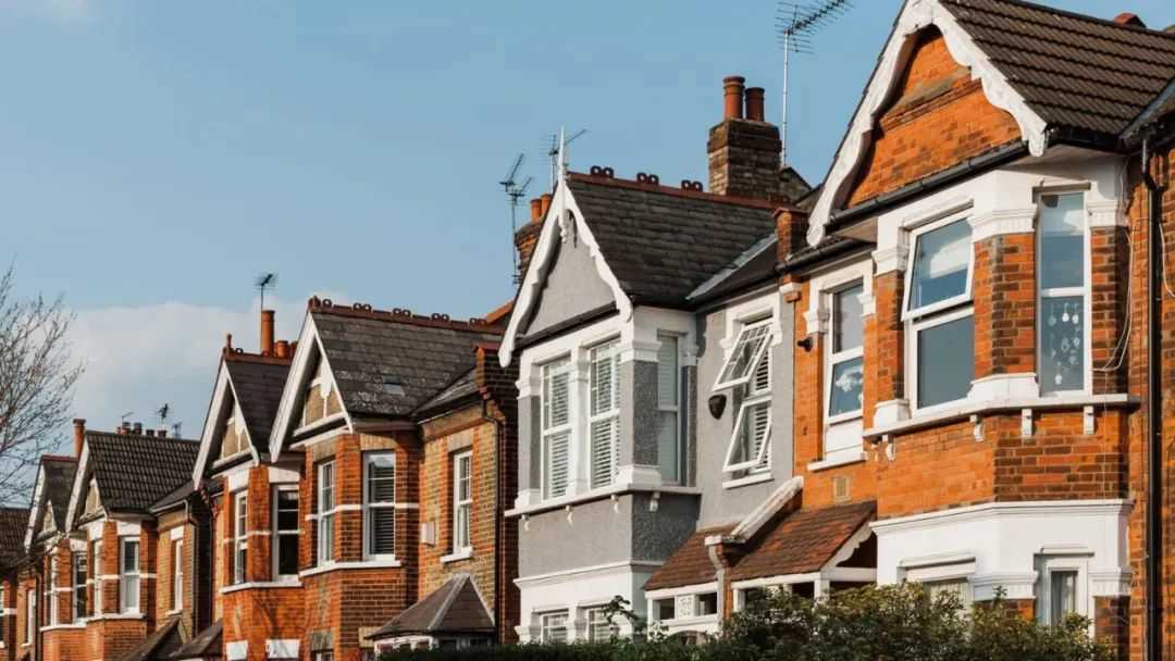 London Housing Crisis Worsens: Double Blow of Homelessness and Construction Dilemma